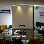 Le Petit Manoir Hotel 4*