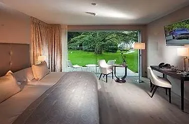 Le Petit Manoir Hotel 4*