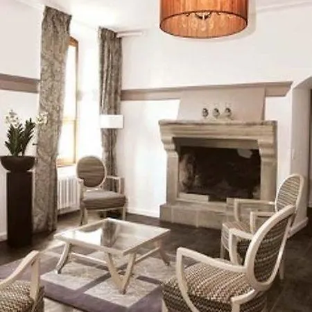 Le Petit Manoir Hotel