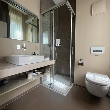 Le Petit Manoir Hotel 4*