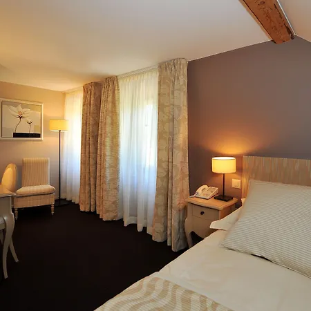 Le Petit Manoir Hotel 4*