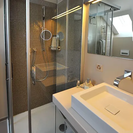 Le Petit Manoir Hotel