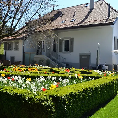 Le Petit Manoir Hotel 4*