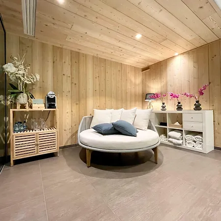 Le Petit Manoir Hotel