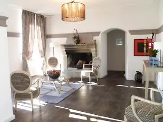 Le Petit Manoir Hotel