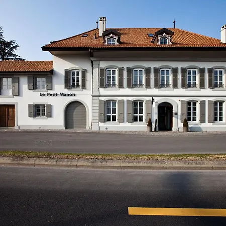 Hotel Le Petit Manoir 4*