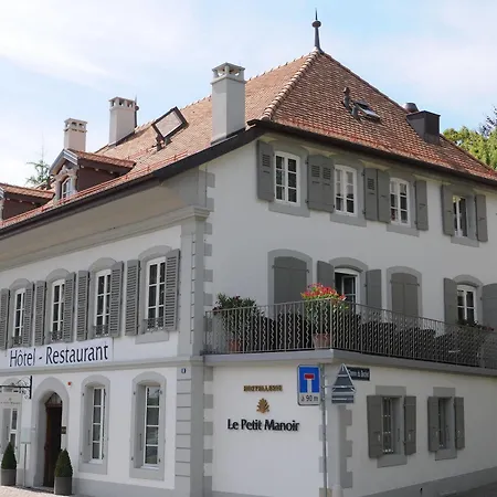 Le Petit Manoir Hotel 4*