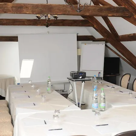 Le Petit Manoir Hotel