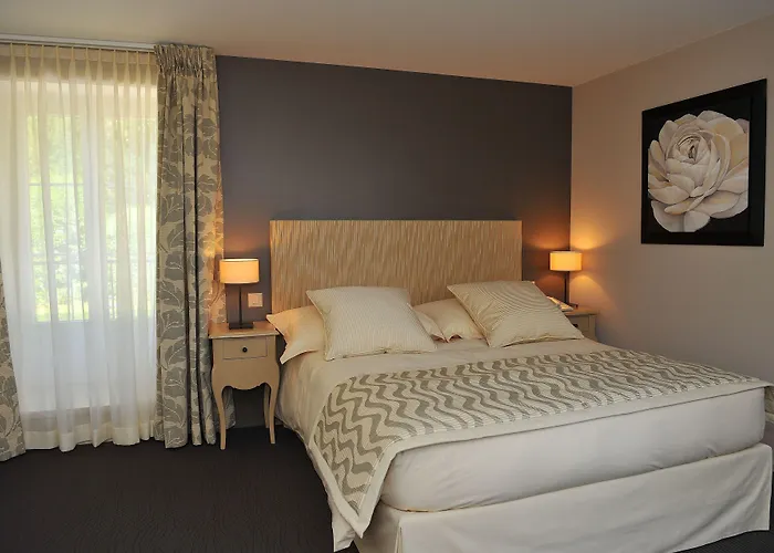 Le Petit Manoir Hotel 4*