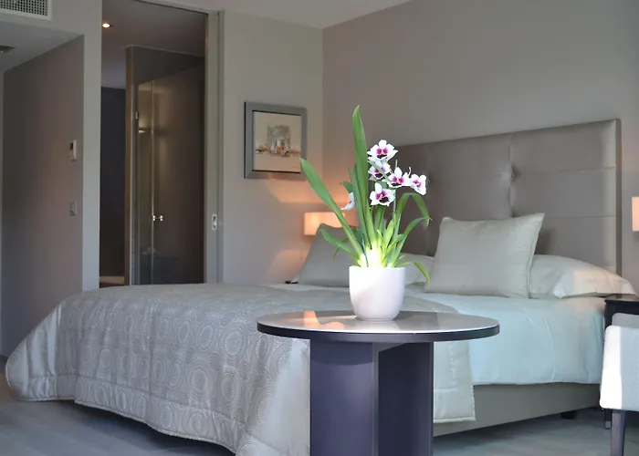 Le Petit Manoir Hotell 4*