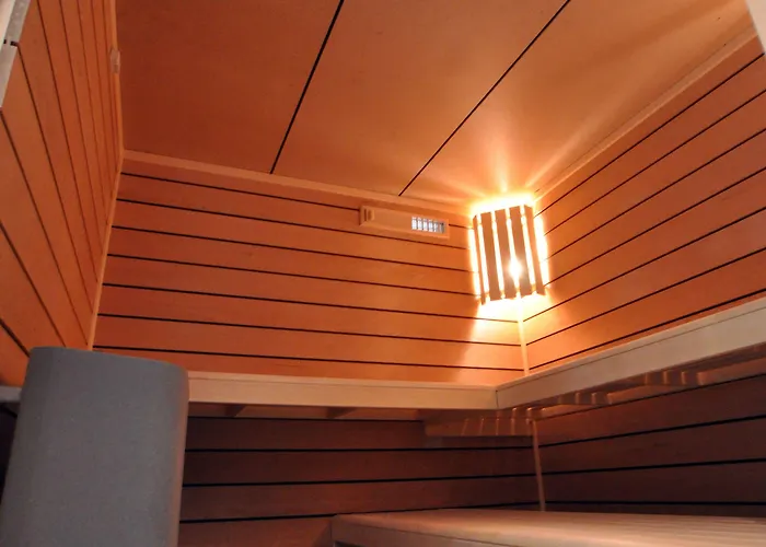 Le Petit Manoir Hotell 4*