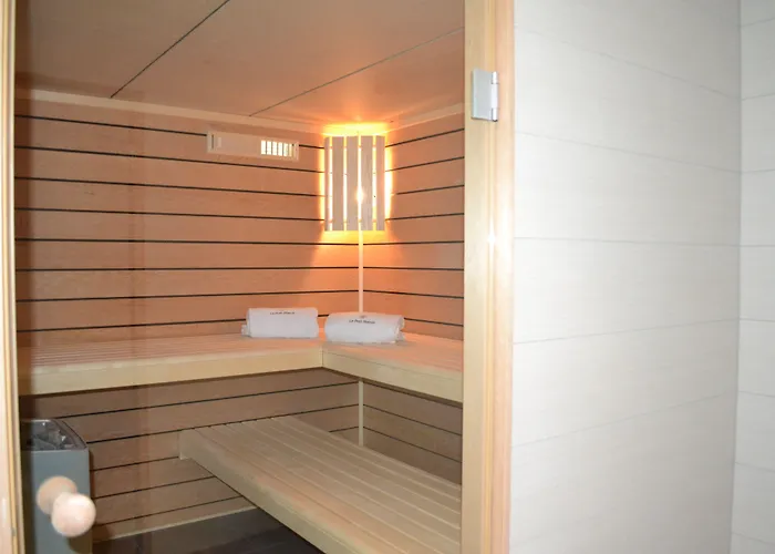 Hotell Le Petit Manoir 4*