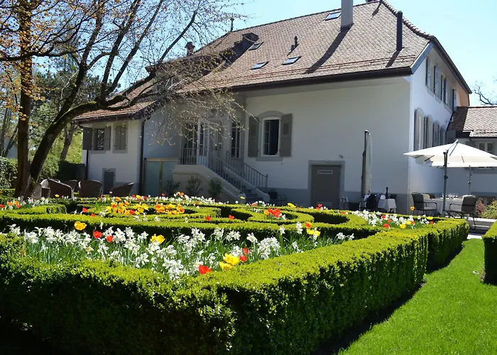 Le Petit Manoir Hotell 4*