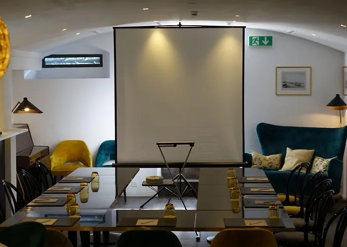 Le Petit Manoir Hotell 4*