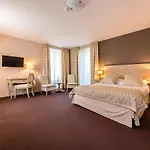 Hotel Le Petit Manoir
