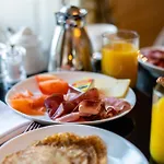 Hotel Le Petit Manoir
