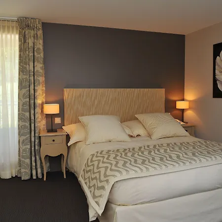 Le Petit Manoir Hotel 4*