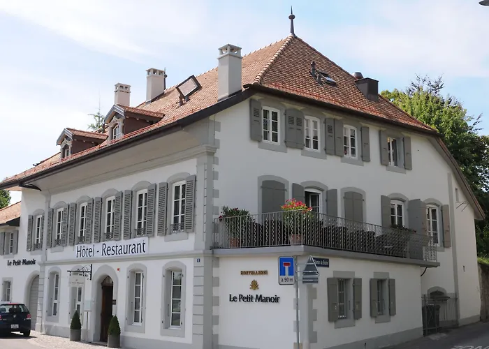 Le Petit Manoir Hotel 4*